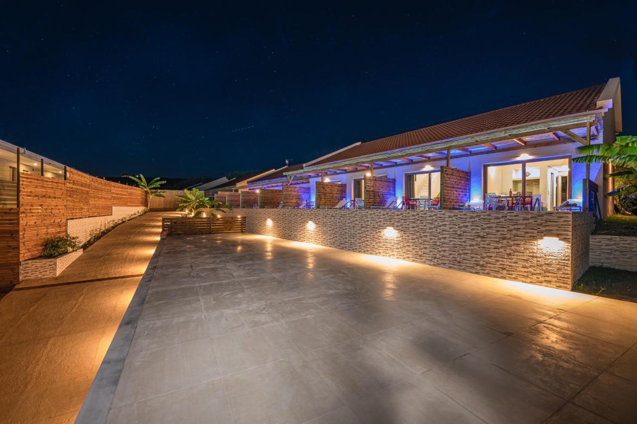 אמודי Kozanos Suites With Private Pool מראה חיצוני תמונה